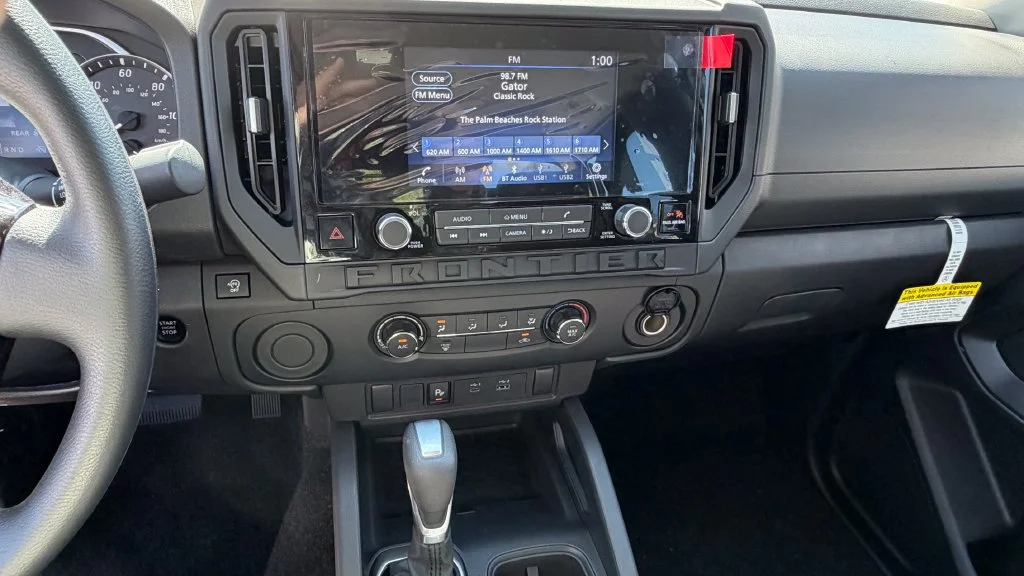 New 2027 Glacier White Nissan King Cab® S image 21