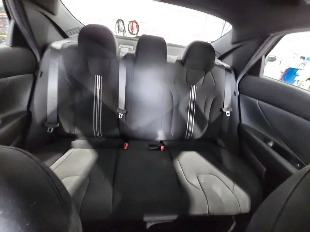 Used 2025 Silver Hyundai SEL Sport image 23