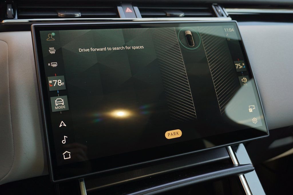 Used 2026 Green Land Rover Dynamic SE image 22