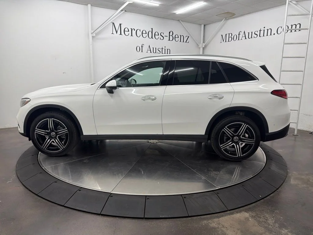 New 2027 White Mercedes-Benz GLC 300 image 4