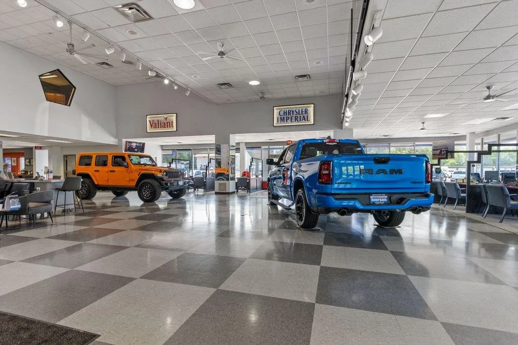 Used 2019 Ingot Silver/Magnetic Ford XLT image 9