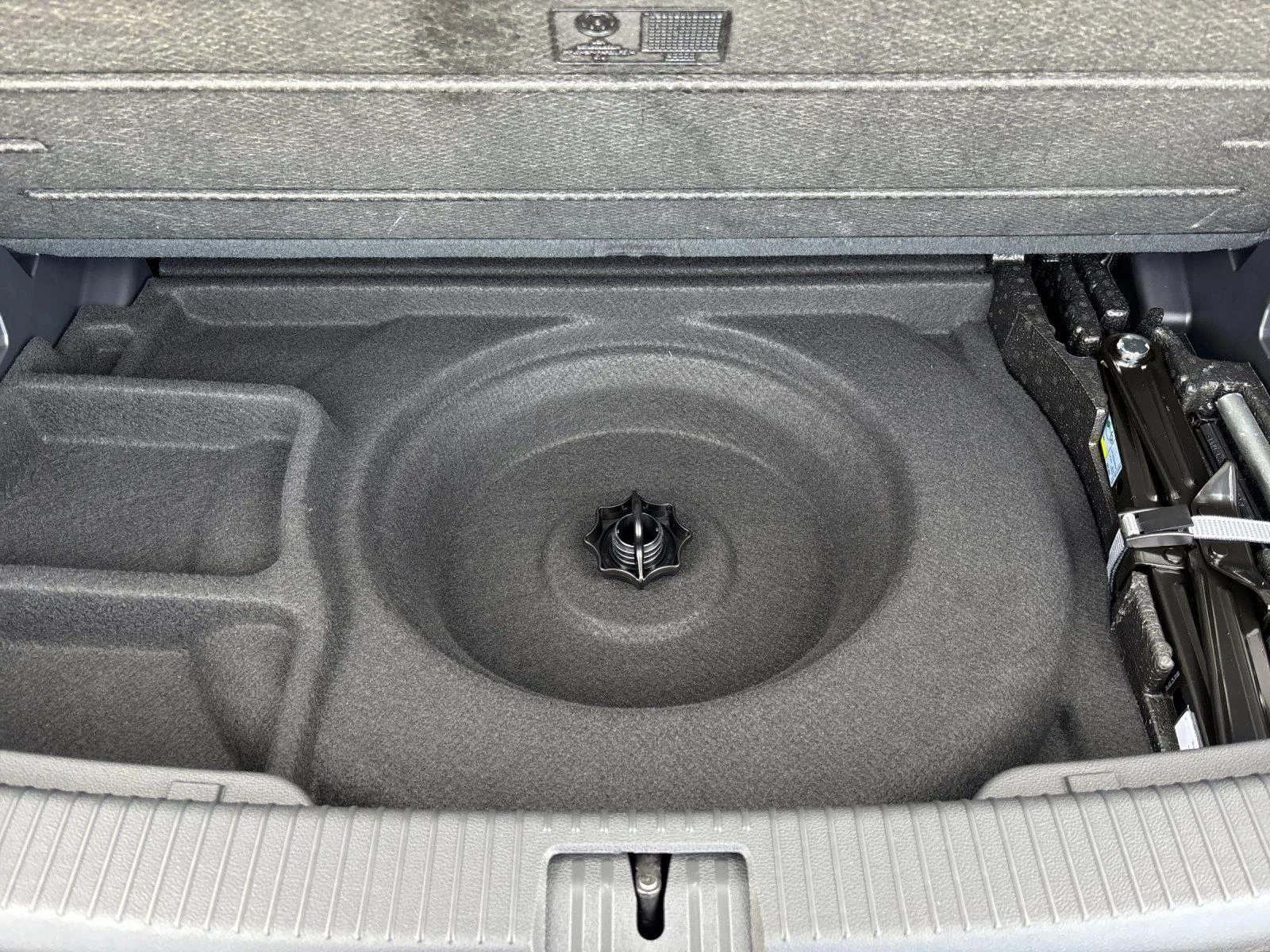 New 2025 Pure White Volkswagen 2.0T Peak Edition image 36