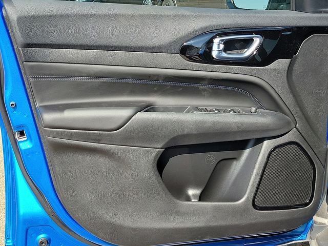 New 2026 Hydro Blue Pearlcoat Jeep Latitude image 11