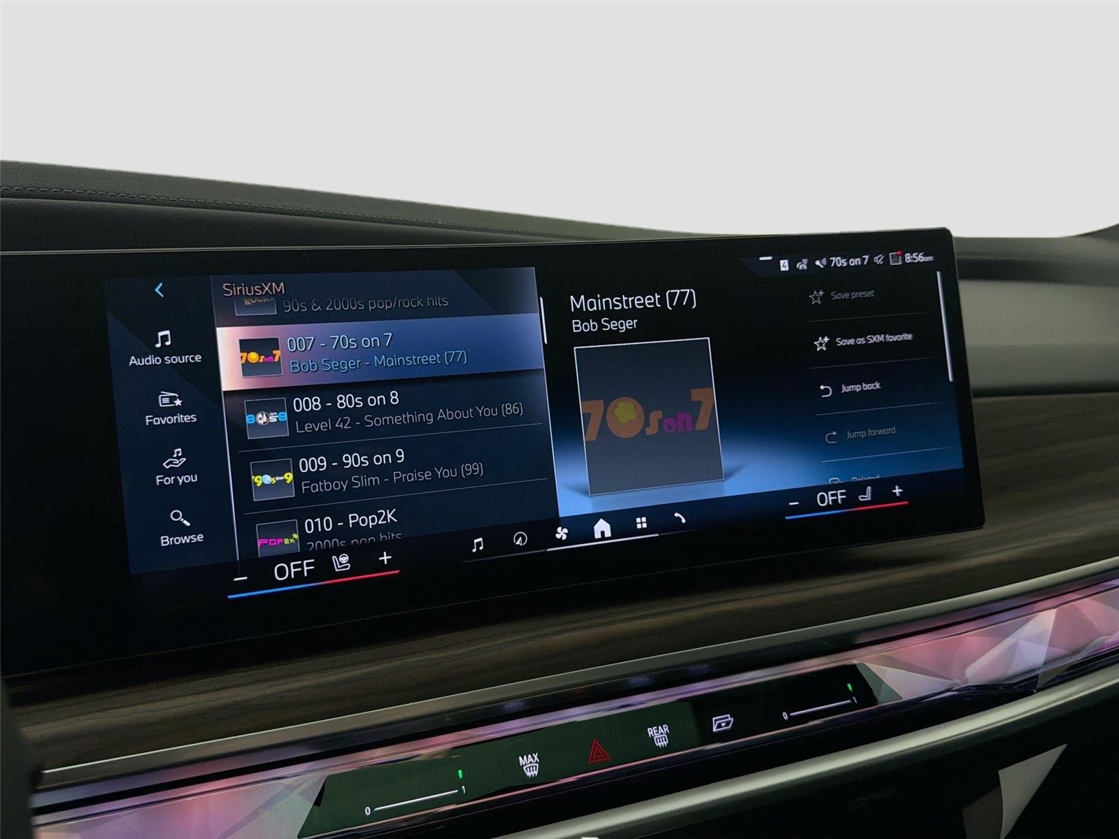 New 2026 Dravit Grey Metallic BMW 750e xDrive image 28