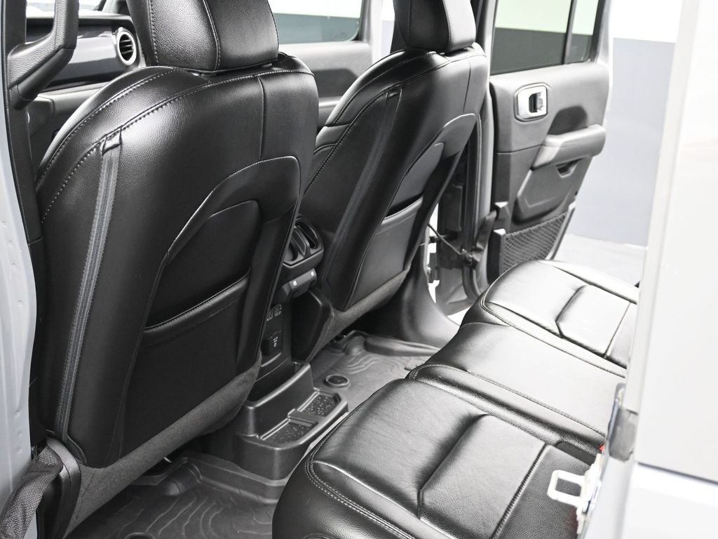 Used 2023 Gray Jeep Altitude image 14