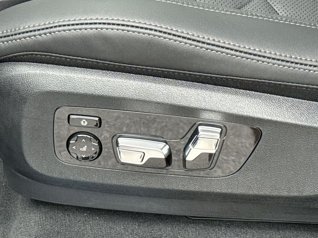 New 2026 Carbon Black Metallic BMW xDrive40i image 12