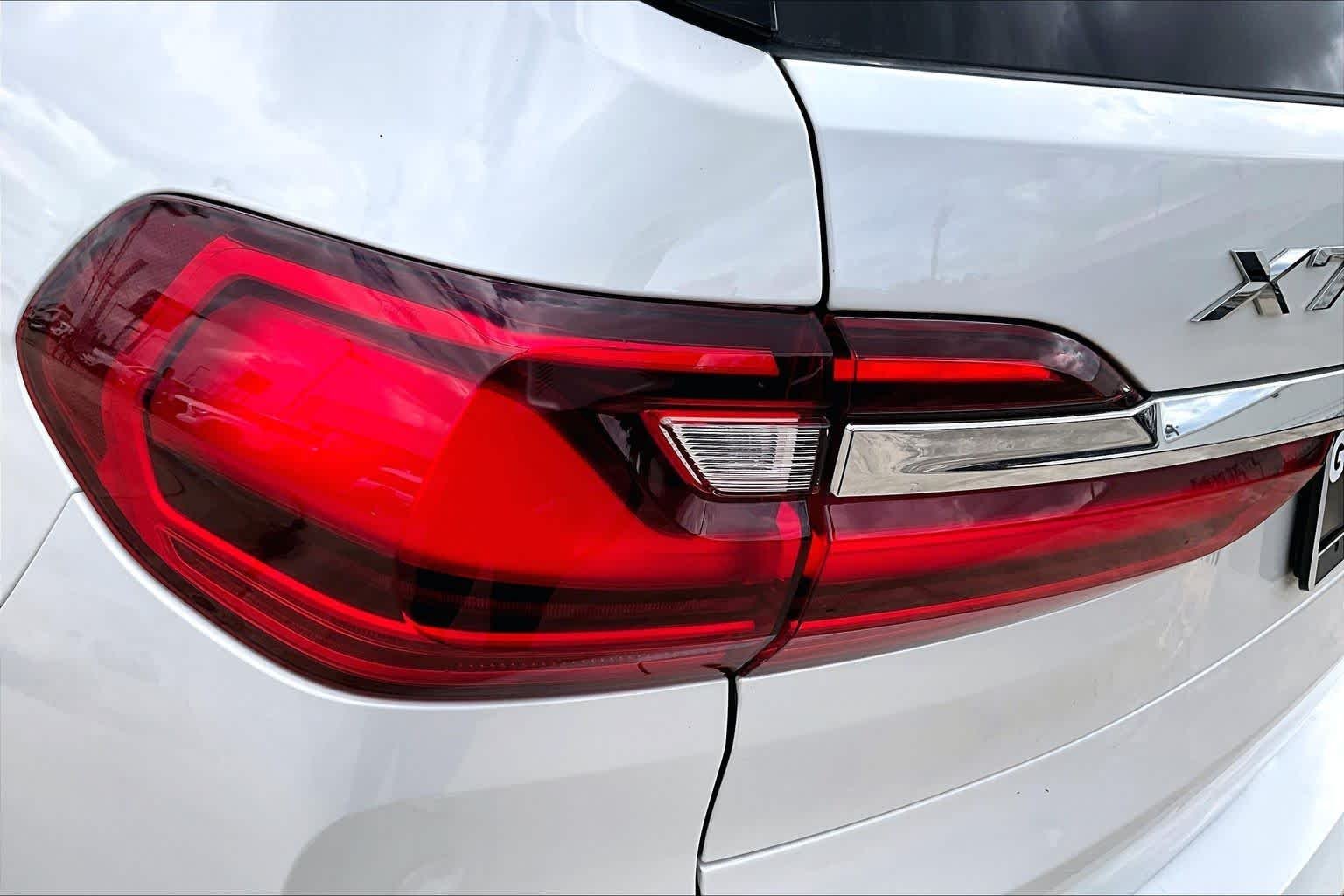Used 2020 Mineral White Metallic BMW xDrive40i image 29