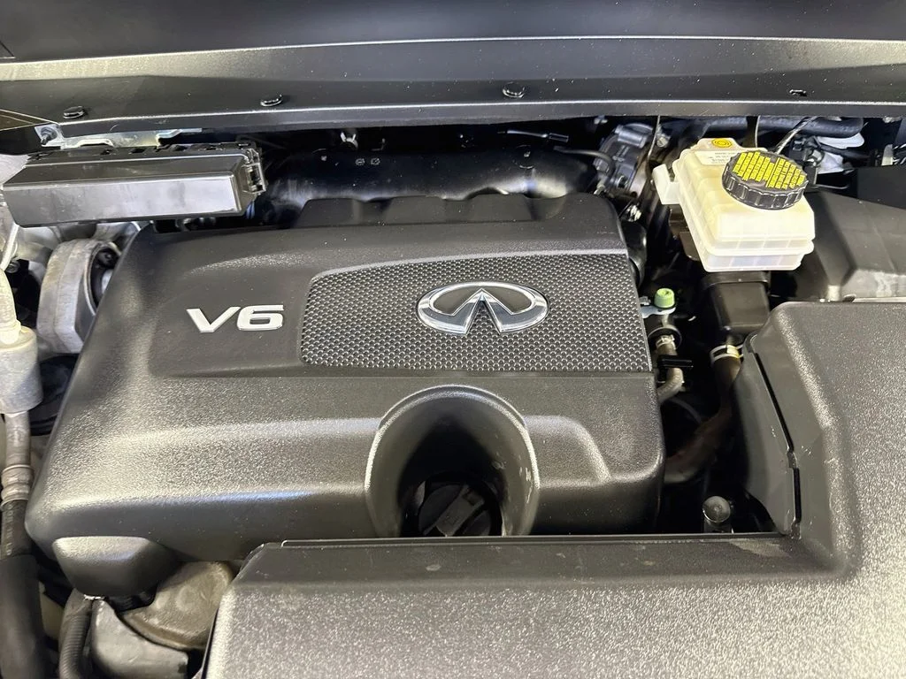 Used 2019 Majestic White INFINITI LUXE image 42