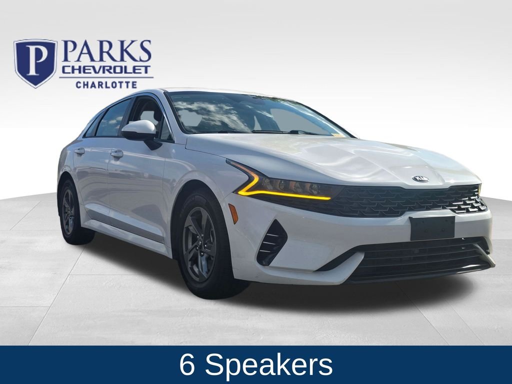 Used 2021 White Kia LXS image 1