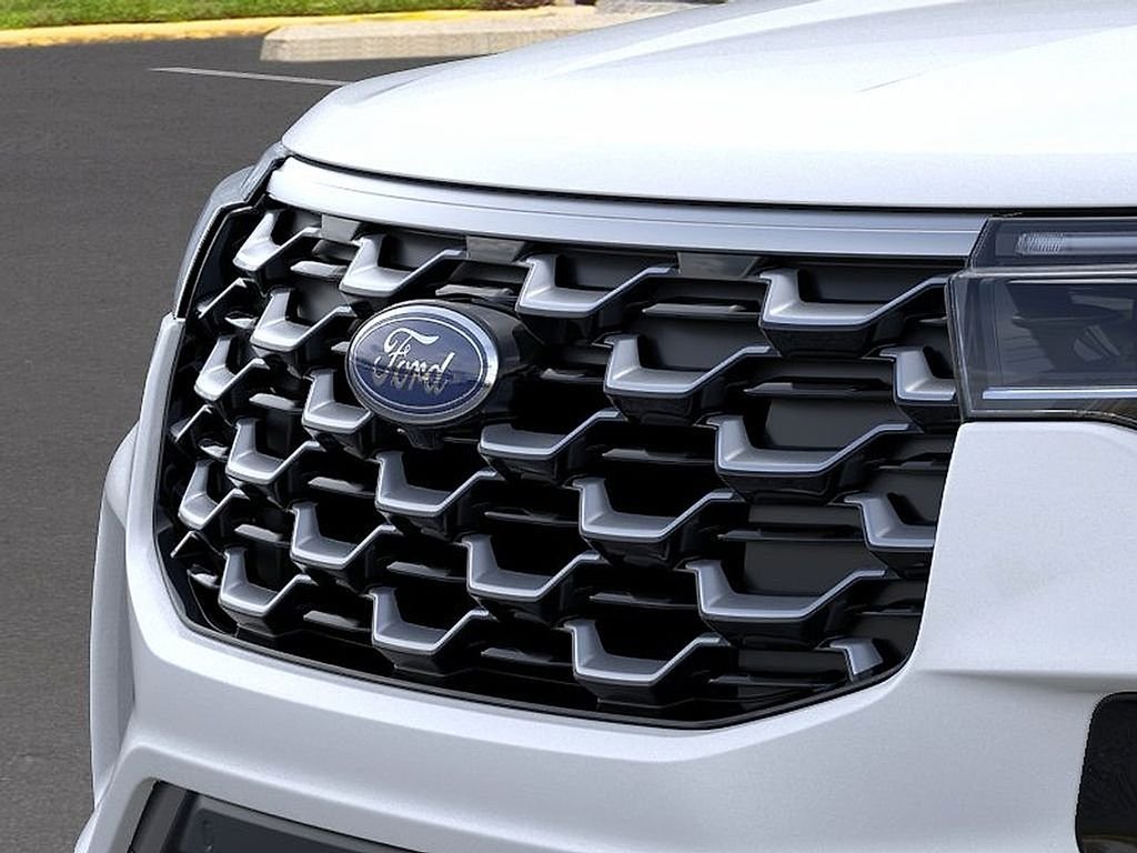 New 2026 Star White Metallic Tri-Coat Ford Platinum™ image 17