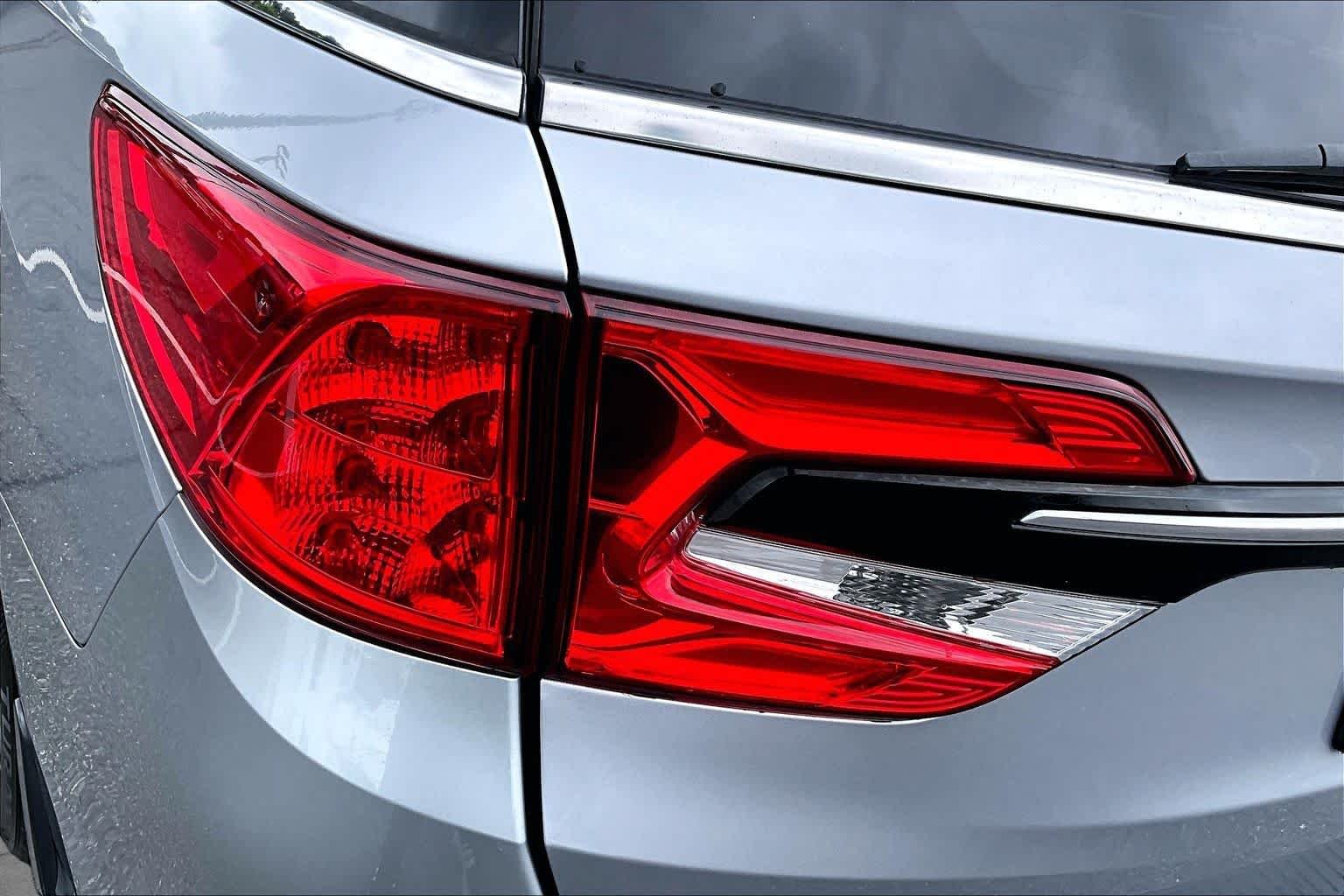 Used 2022 Lunar Silver Metallic Honda EX-L image 29