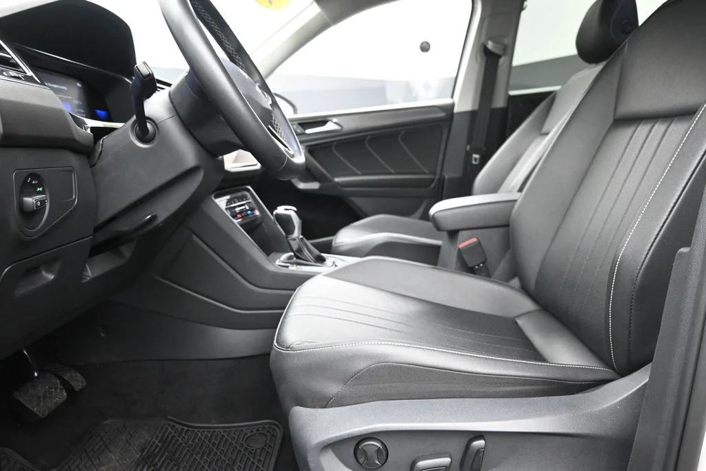 Used 2022 White Volkswagen 2.0T SE image 17