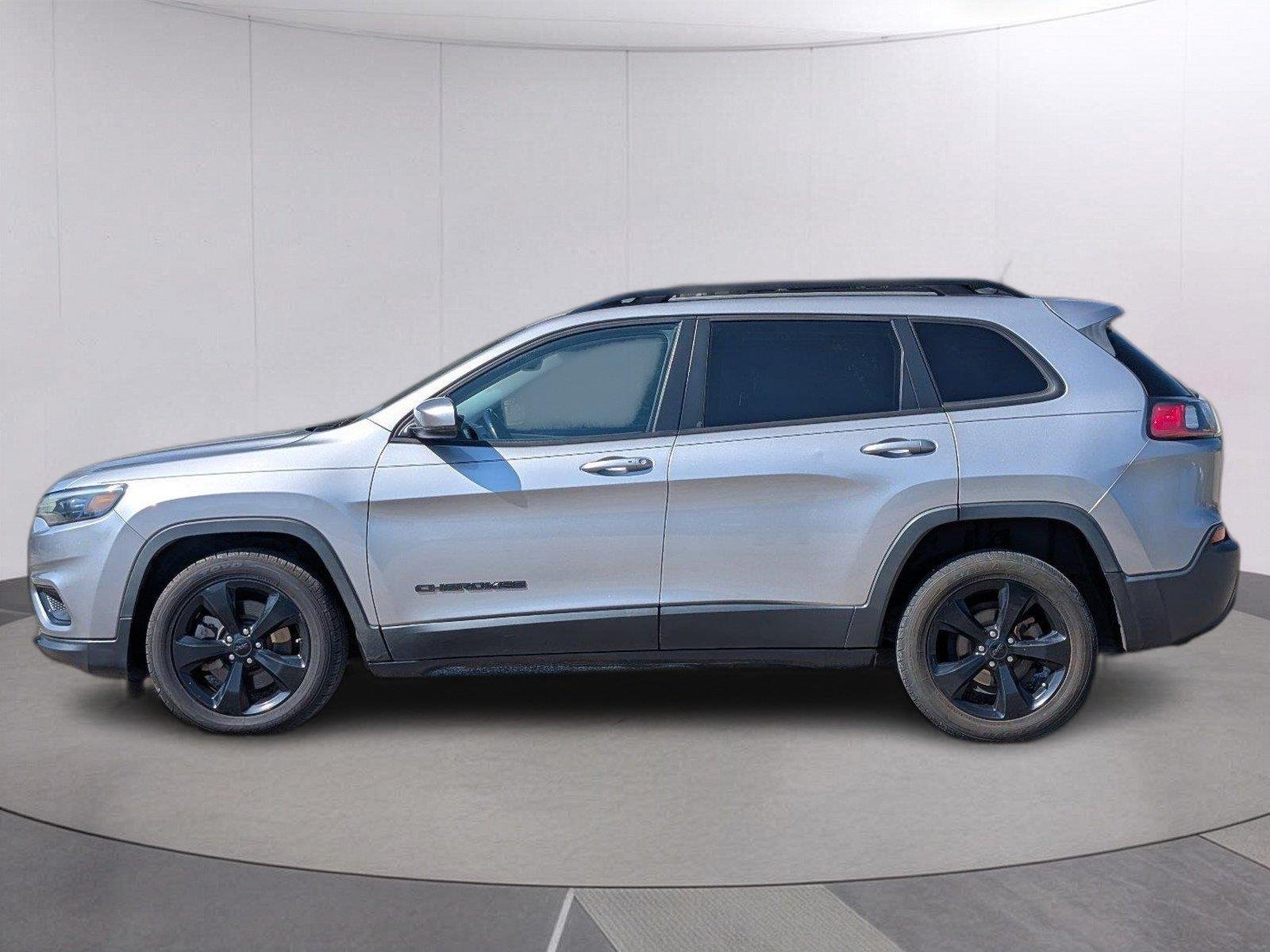 Used 2021 Diamond Black Crystal Pearlcoat Jeep Altitude image 2