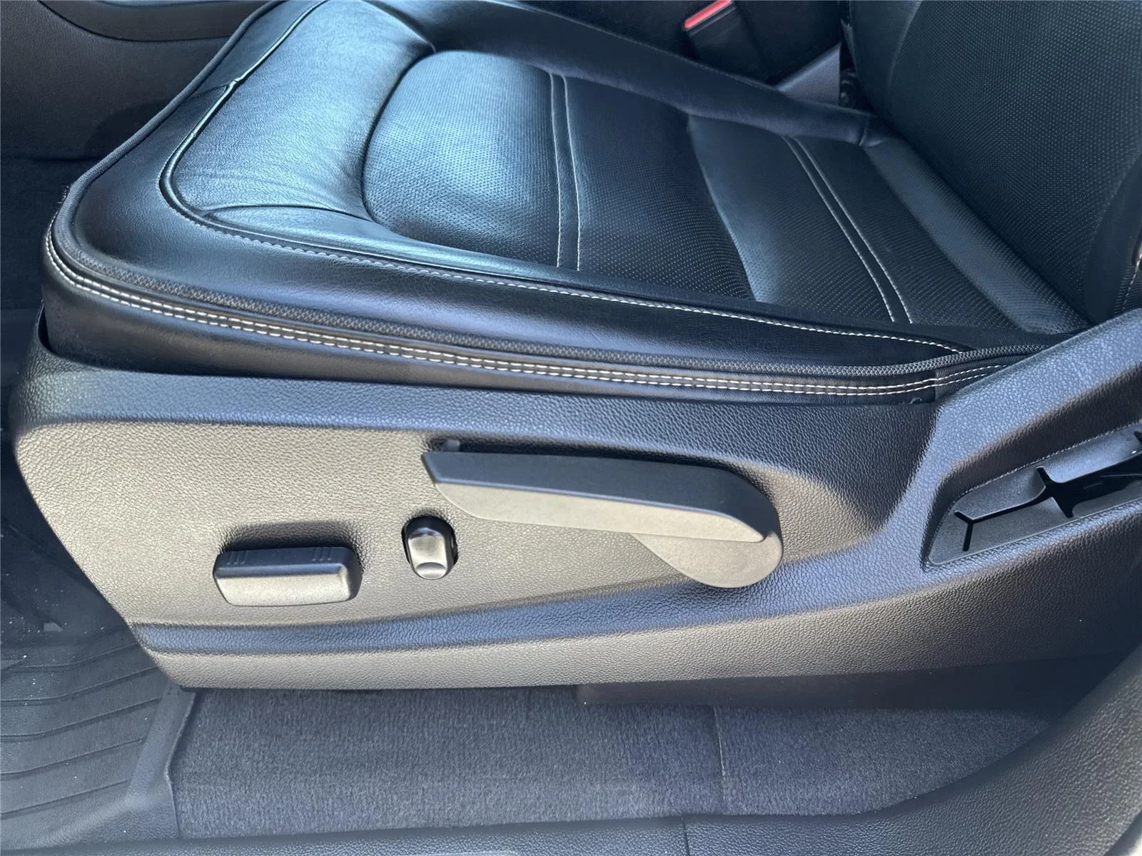 Used 2020 SUMMIT WHITE GMC 4WD Denali image 12