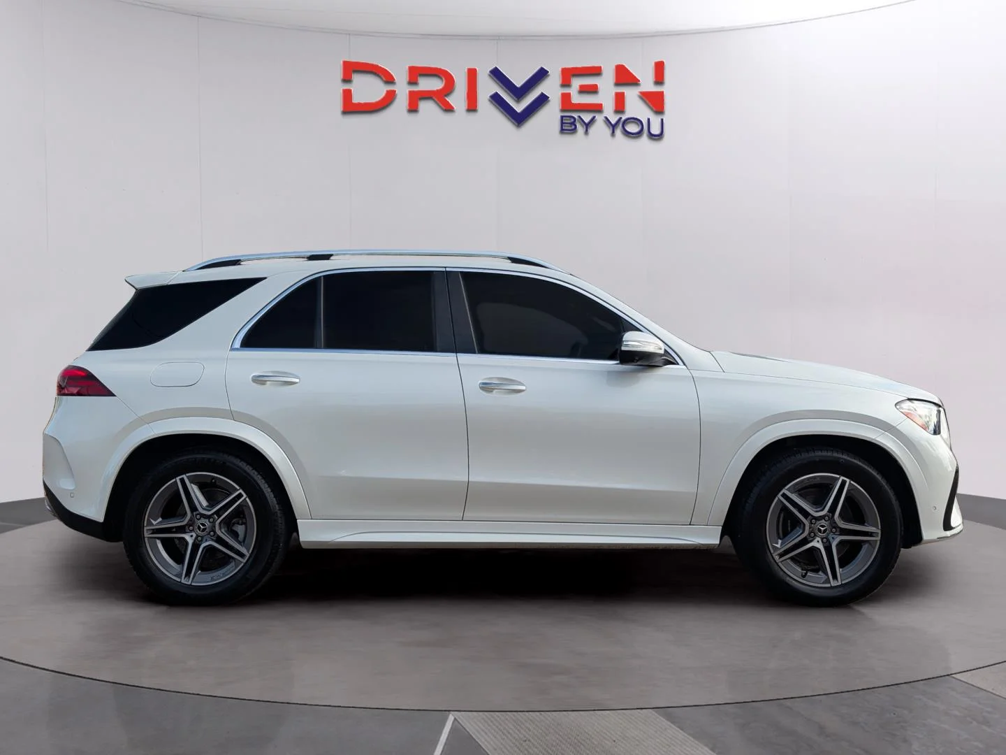 Used 2024 MANUFAKTUR Diamond White Metallic Mercedes-Benz GLE 350 image 6