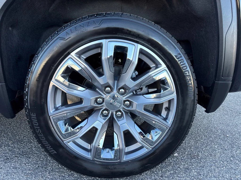 Used 2025 Onyx Black GMC Denali image 32