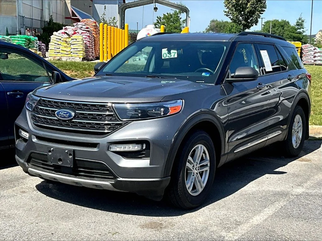 New 2023 Gray Ford XLT image 3
