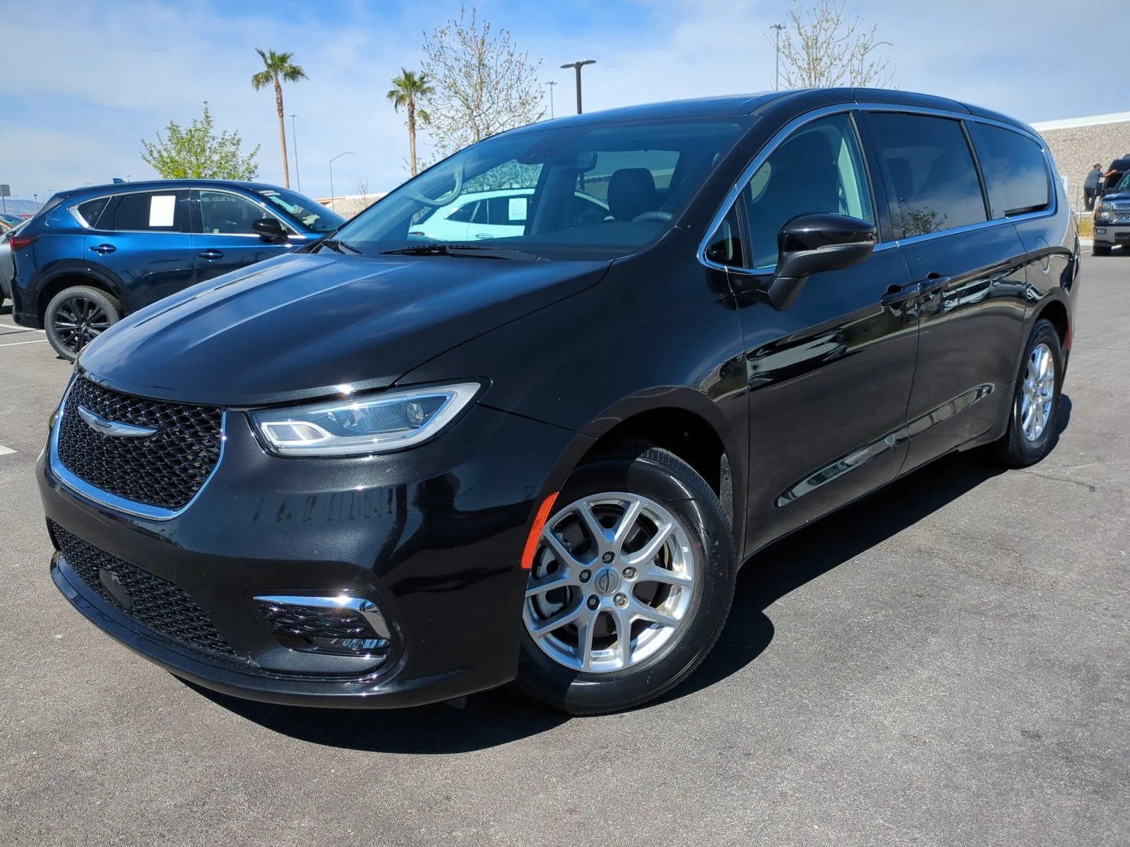 Used 2023 Brilliant Black Crystal Pearlcoat Chrysler Touring L image 1