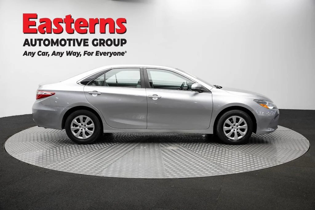 Used 2015 Silver Toyota LE image 4