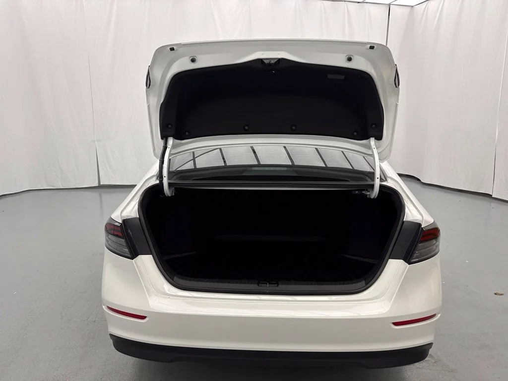 New 2026 Platinum White Pearl Honda LX image 9