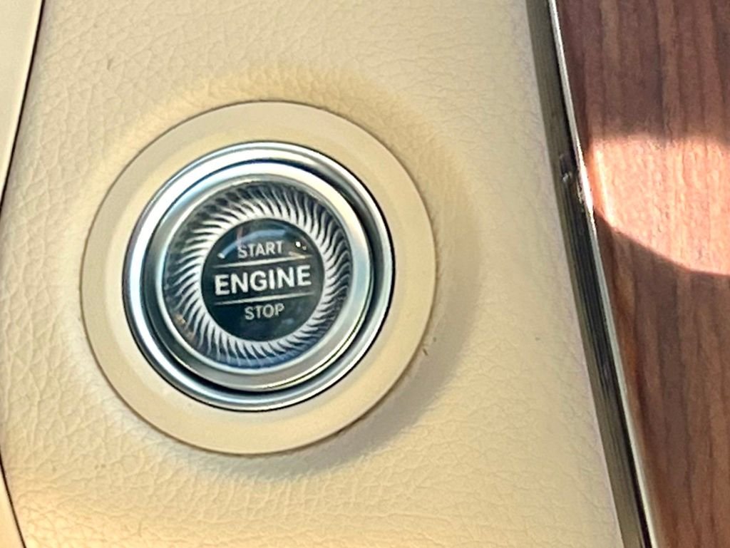 Certified Used 2022  Mercedes-Benz GLC 300 image 28