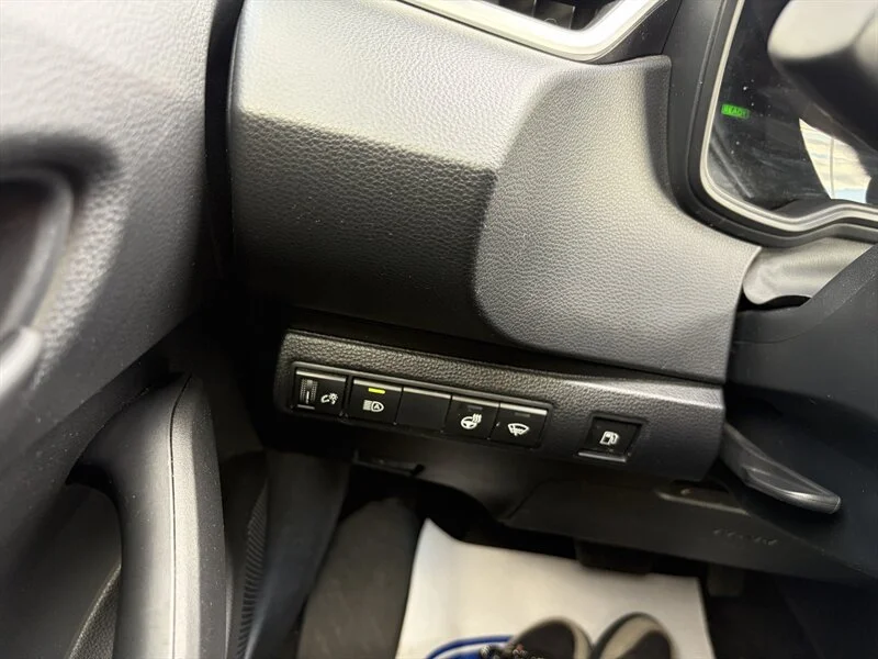 Used 2023 Silver Toyota LE image 14