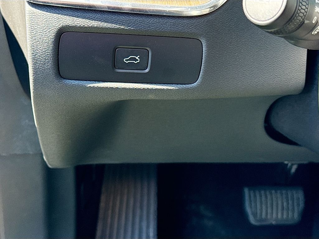 2024 Volvo XC60 Plus - Photo 10