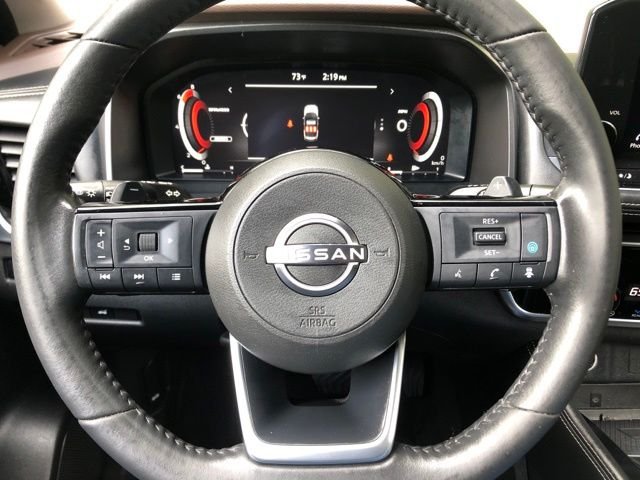 Used 2023 Champagne Silver Metallic Nissan Platinum image 25