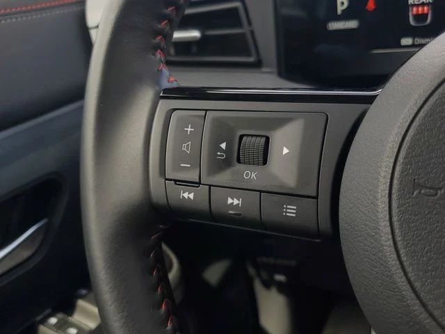 Used 2025 White Nissan SR image 23