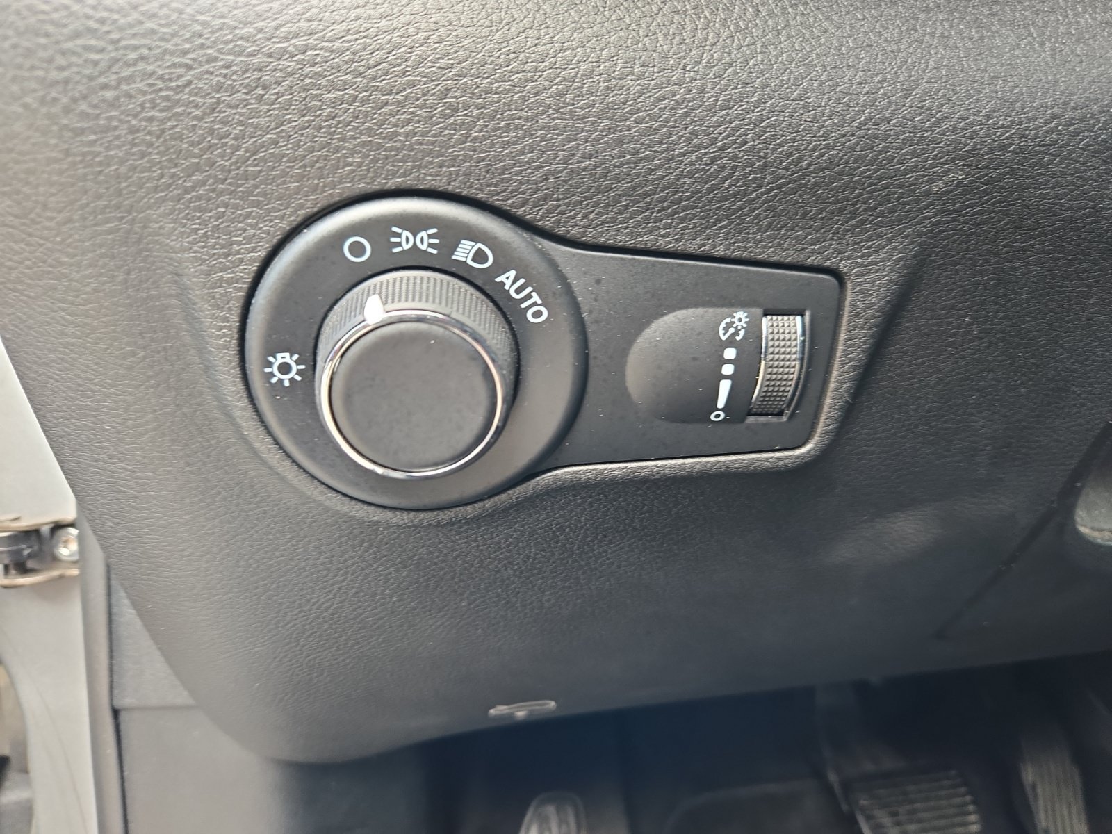 Used 2024 Sting-Gray Clearcoat Jeep Sport image 26