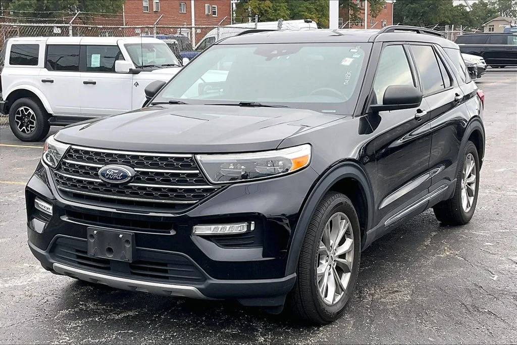 Certified Used 2020 Black Metallic Ford XLT image 11