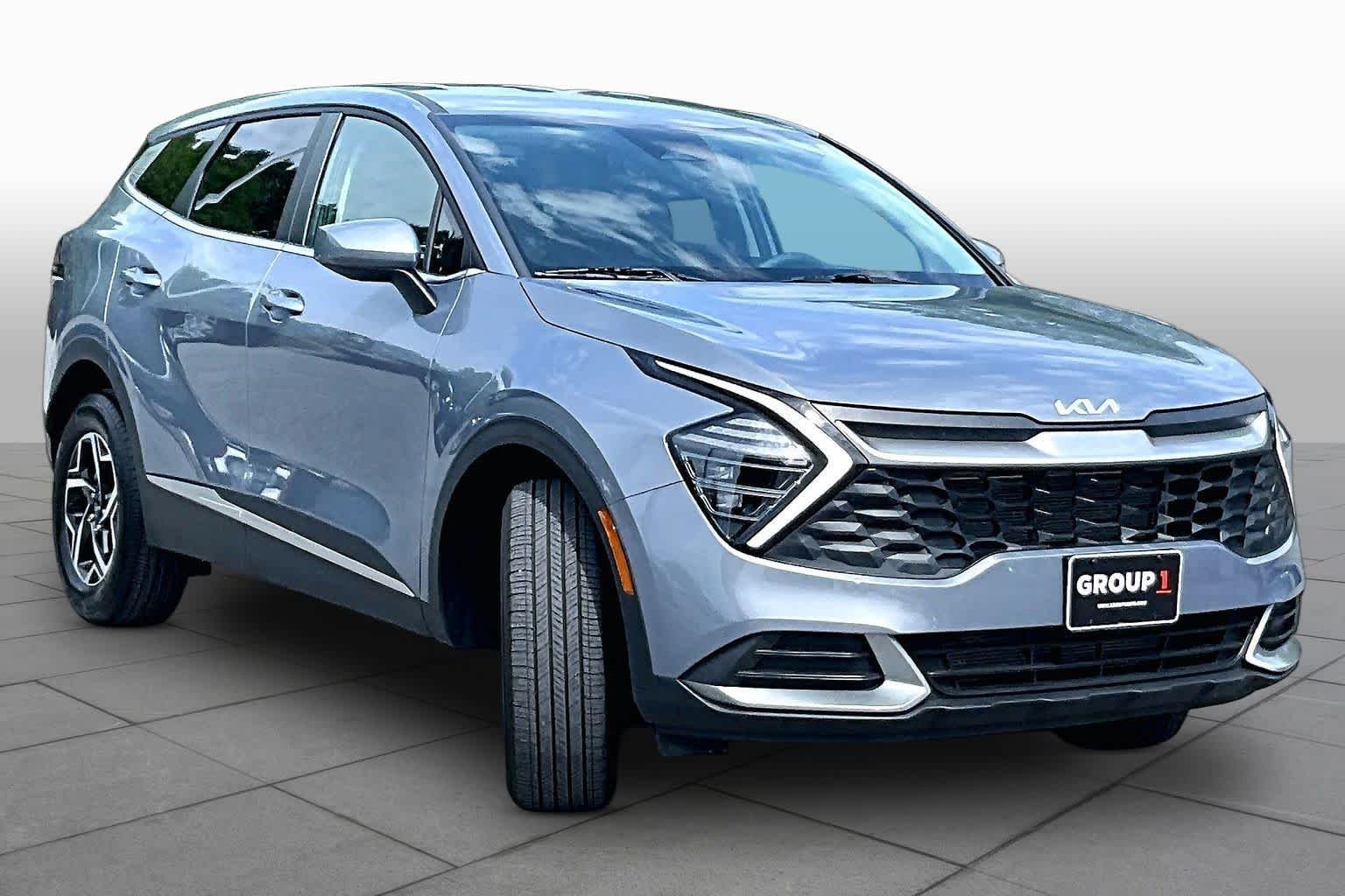 Used 2025 Everlasting Silver Kia LX image 3