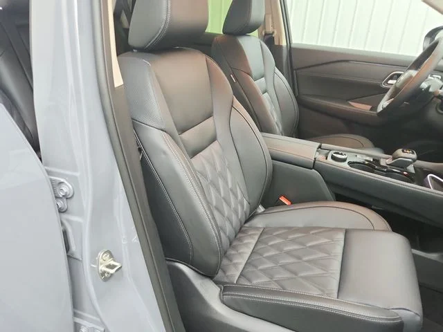New 2026 Gray Nissan Platinum image 39