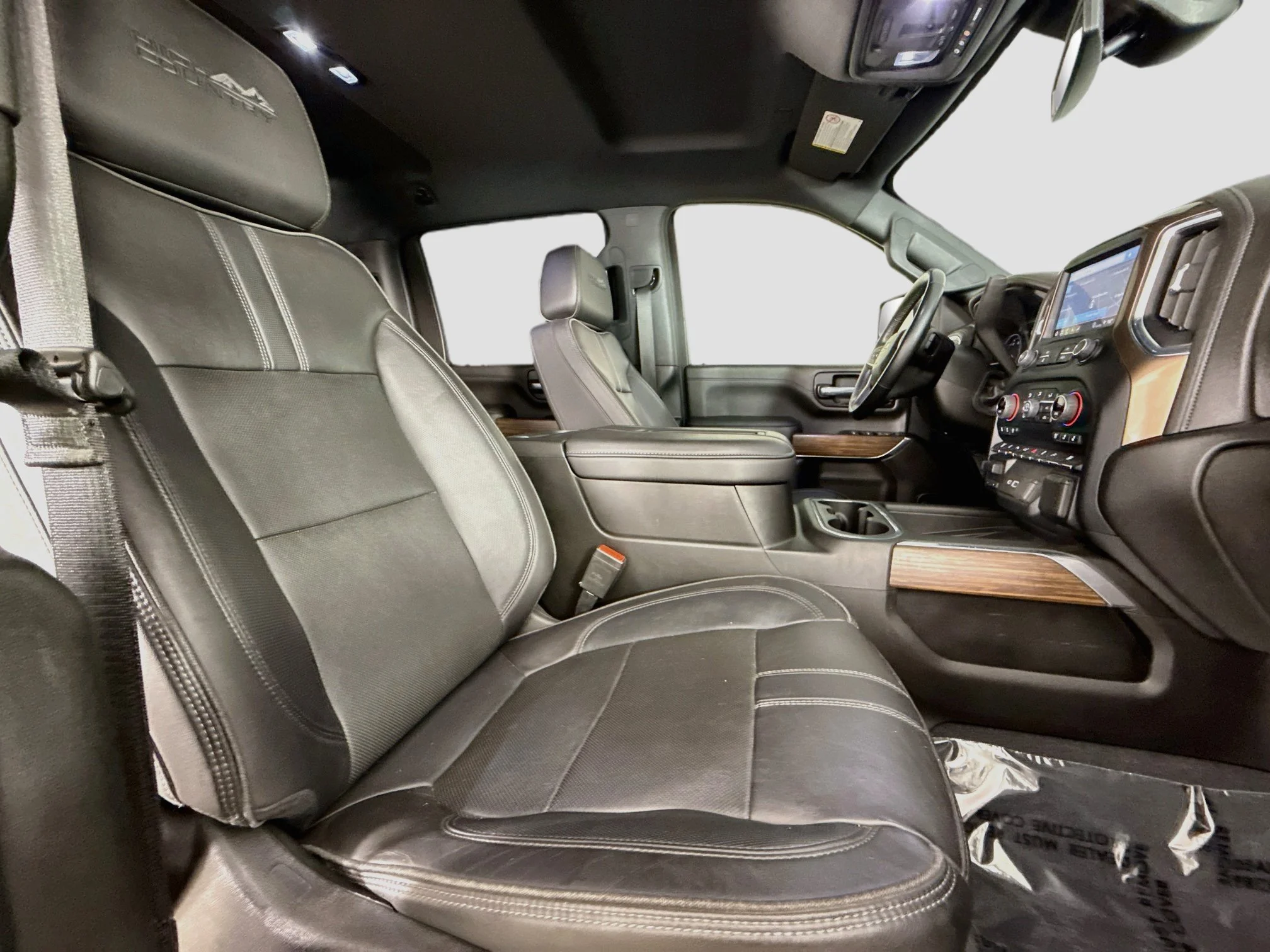 Used 2022 MOSAIC BLACK METALLIC Chevrolet High Country image 30