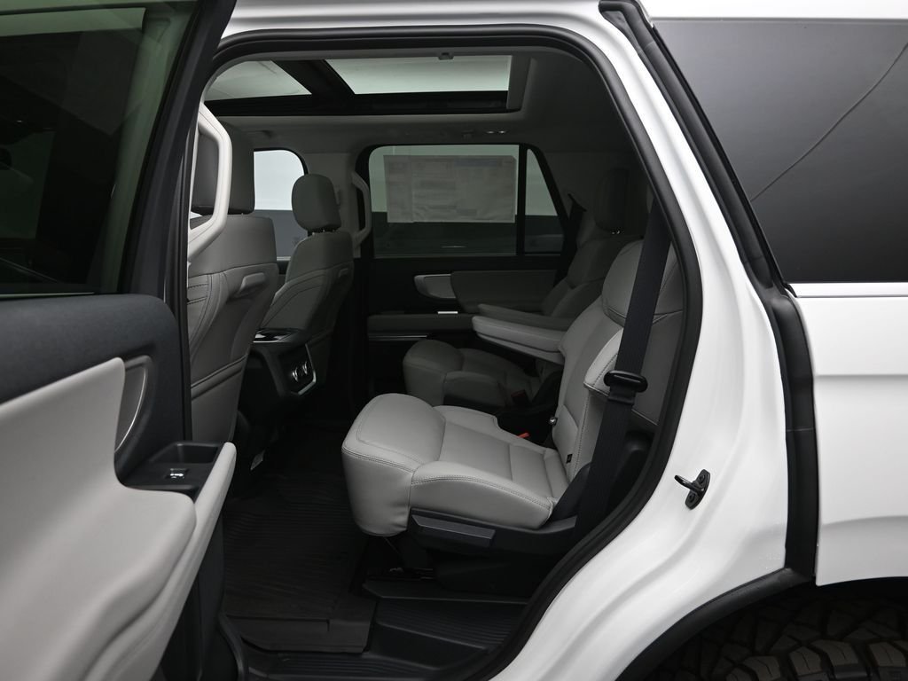 New 2026 Star White Metallic Tri-Coat Ford Active image 18