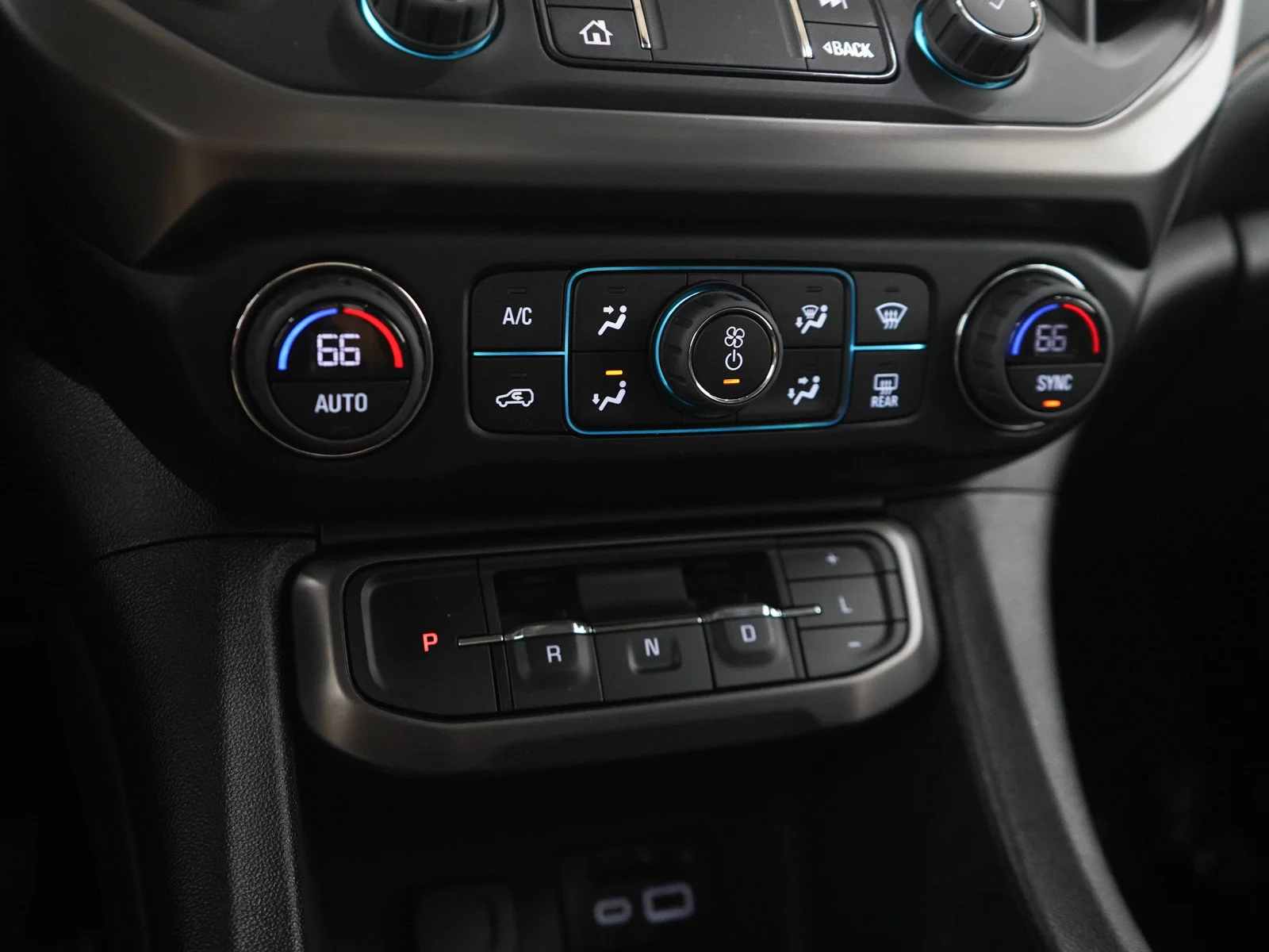 Used 2022 Summit White GMC AT4 image 23