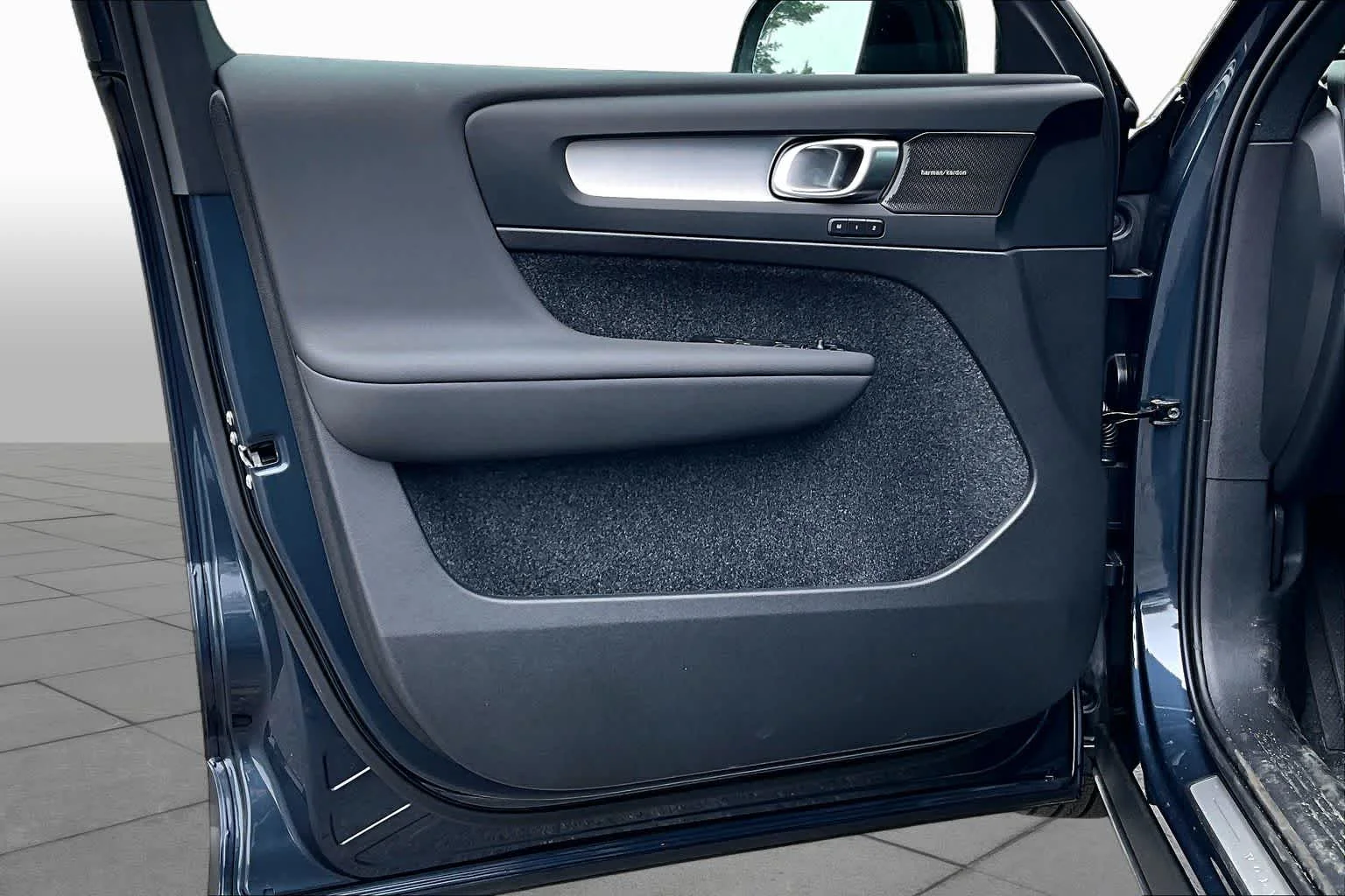 New 2026 DENIM BLUE Volvo Ultra Black Edition image 11
