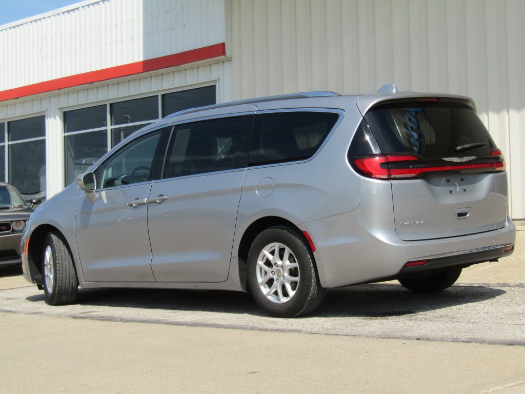 Used 2021 Silver Chrysler Touring L image 10