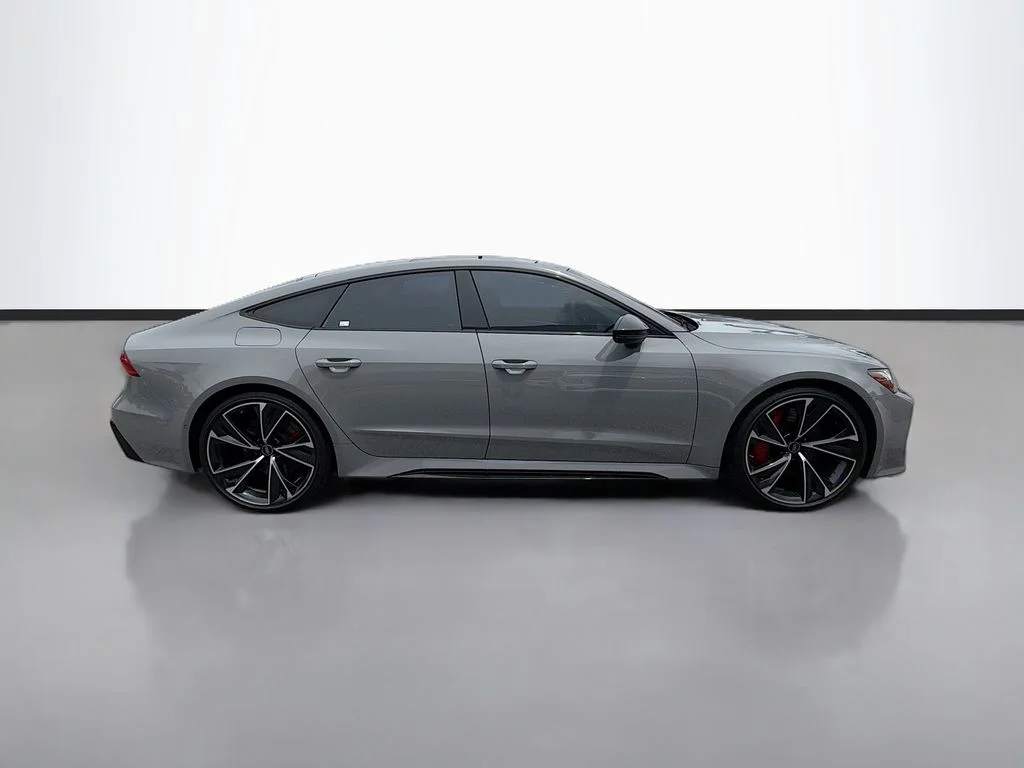 Used 2022  Audi 4.0T image 4