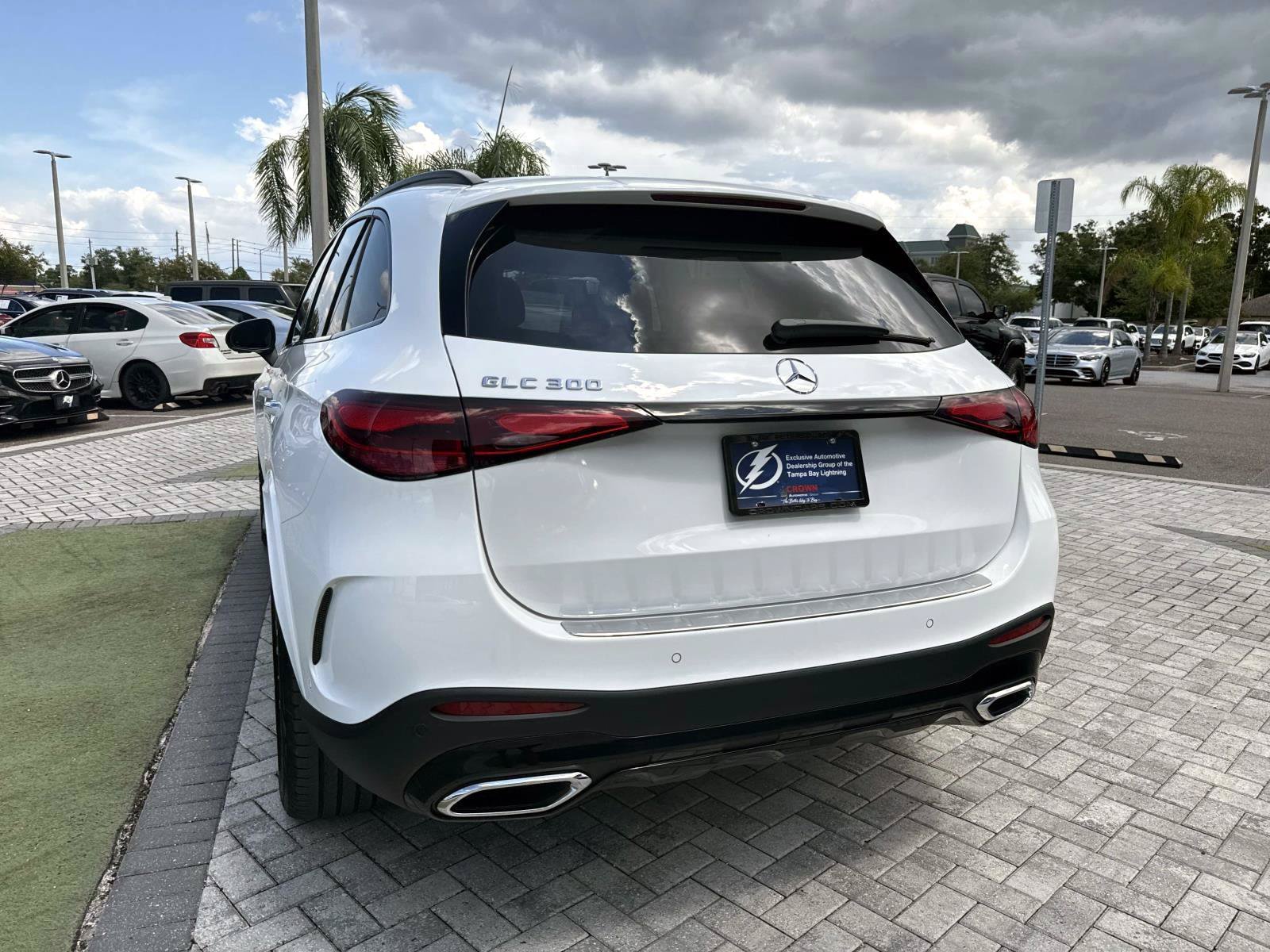 New 2026 Polar White Mercedes-Benz 300 SUV image 9