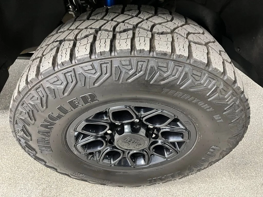 Used 2025 Black Chevrolet ZR2 image 18