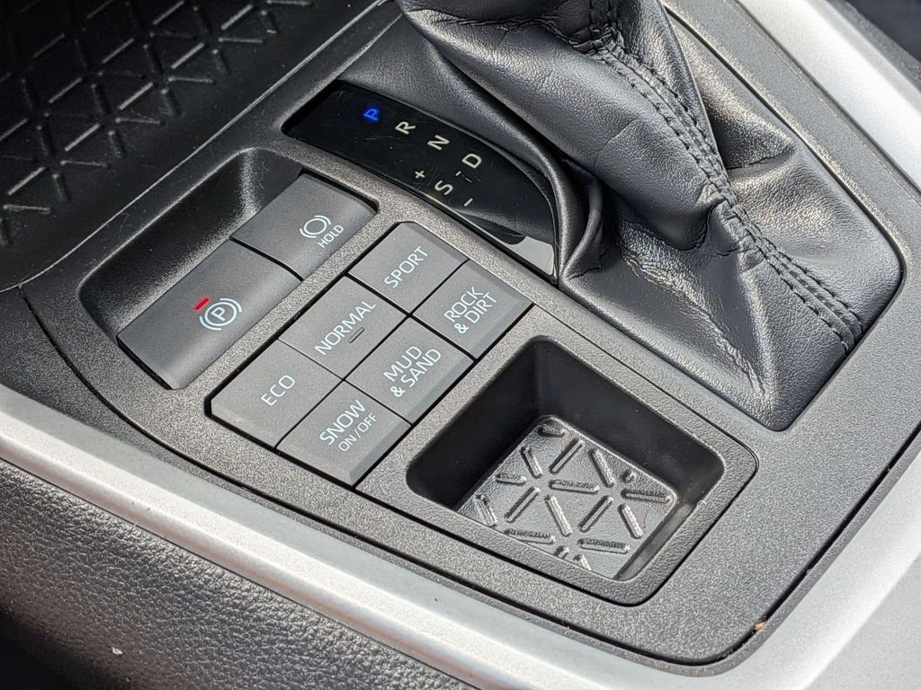 2023 Toyota RAV4 LE - Photo 25