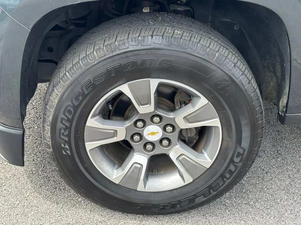 Used 2018 GRAPHITE METALLIC Chevrolet 2WD Z71 image 11