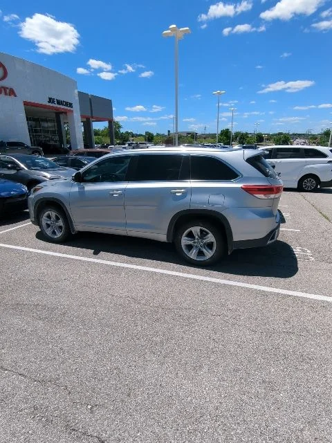 Used 2017 Silver Toyota Limited image 3