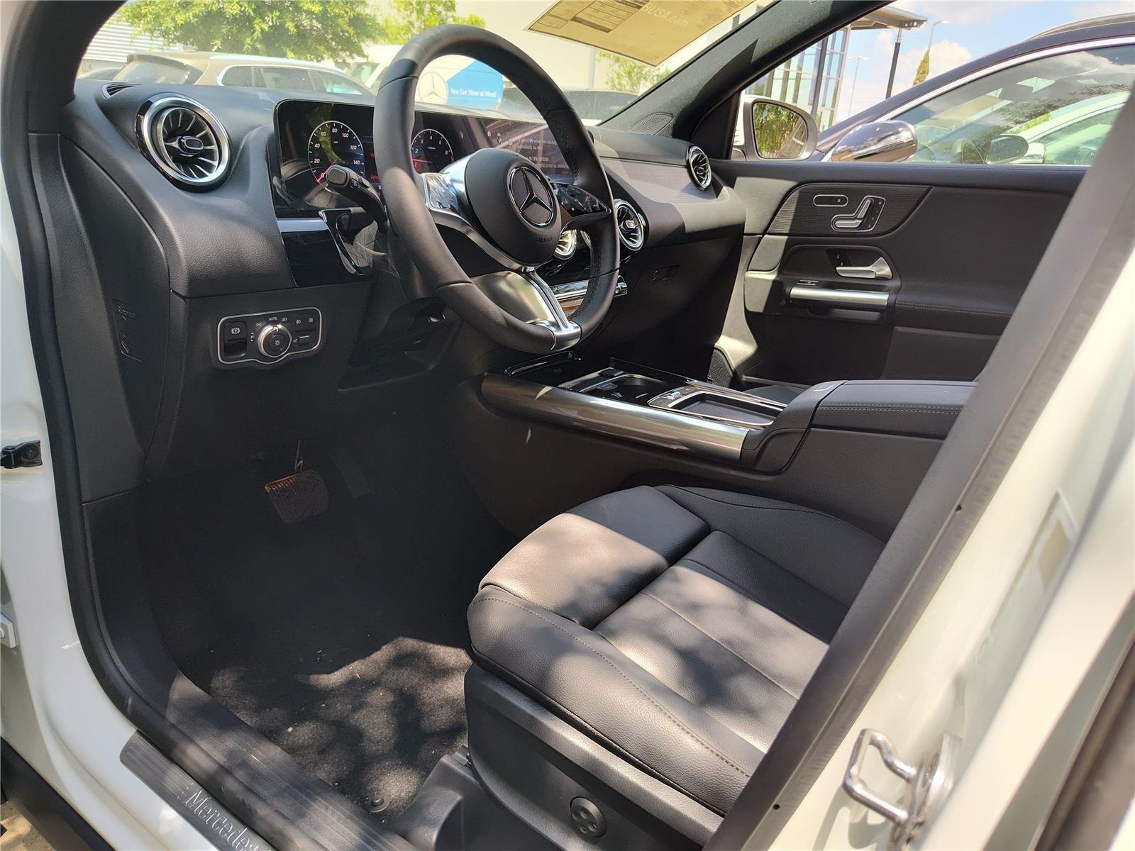 New 2026 Polar White Mercedes-Benz GLA 250 image 2