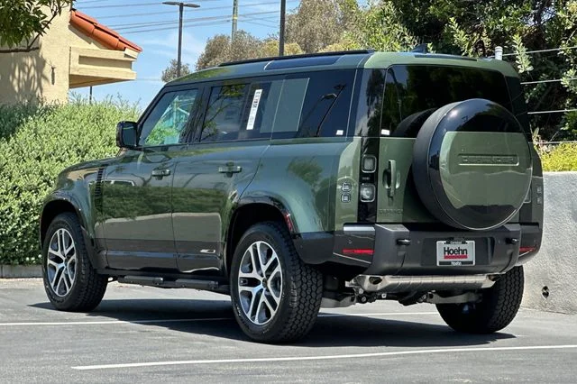 New 2026 Woolstone Green Land Rover X-Dynamic SE image 3