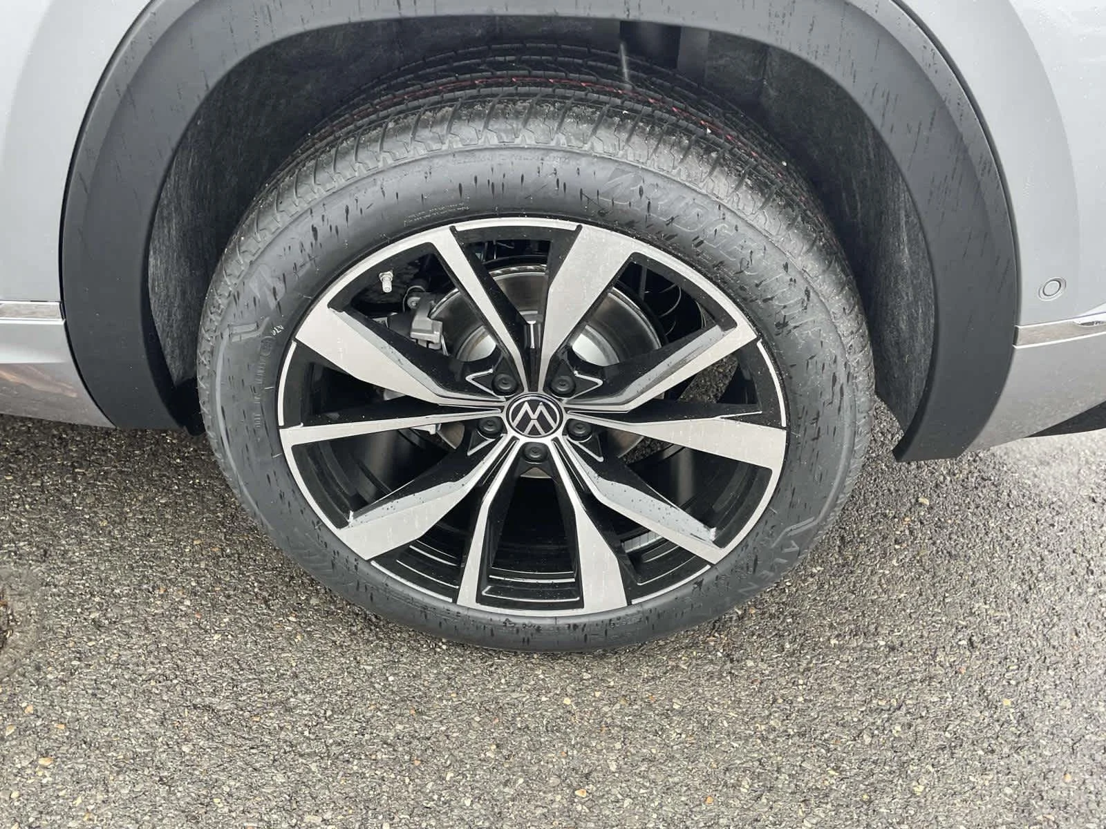 New 2026 Q3Q3/Silver Volkswagen 2.0T SEL Premium R-Line image 11