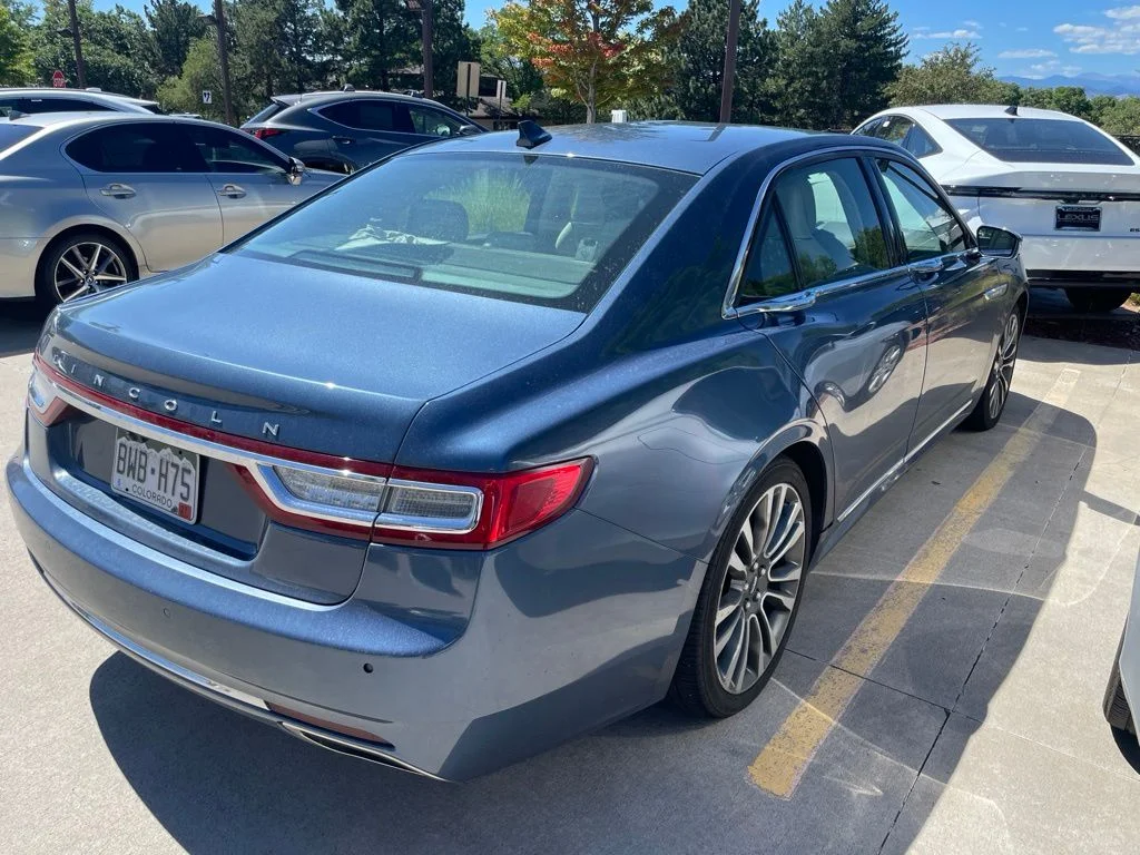 Used 2019 Blue Lincoln Select image 4