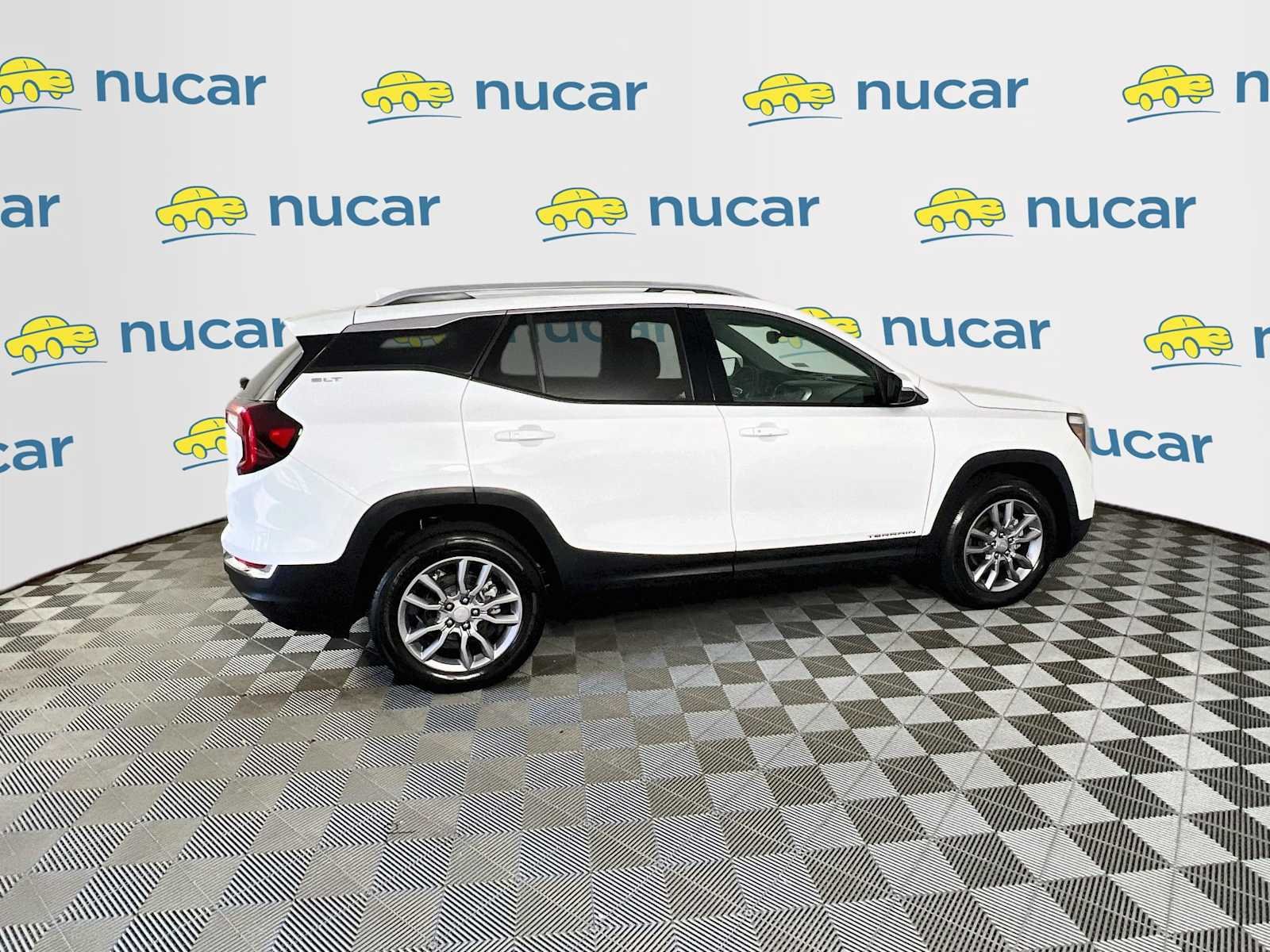 Used 2024 Summit White GMC SLT image 8