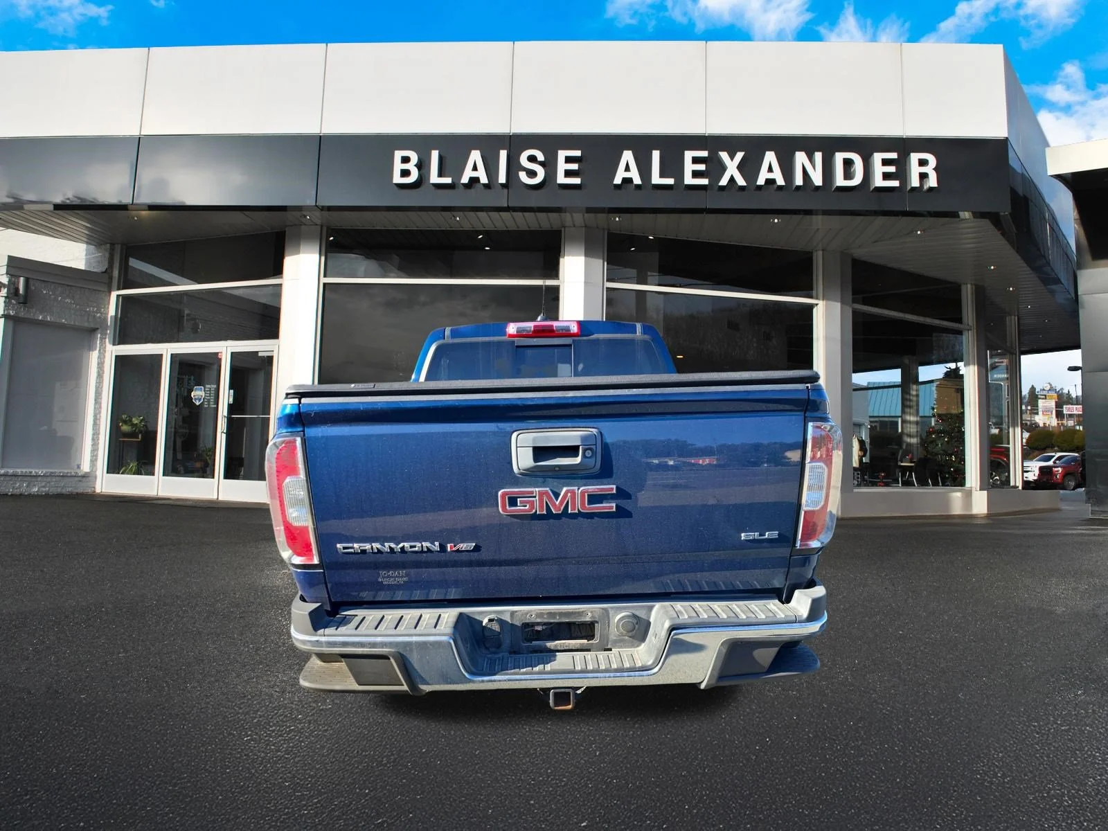 Used 2019 Blue Emerald Metallic GMC 4WD SLE image 4